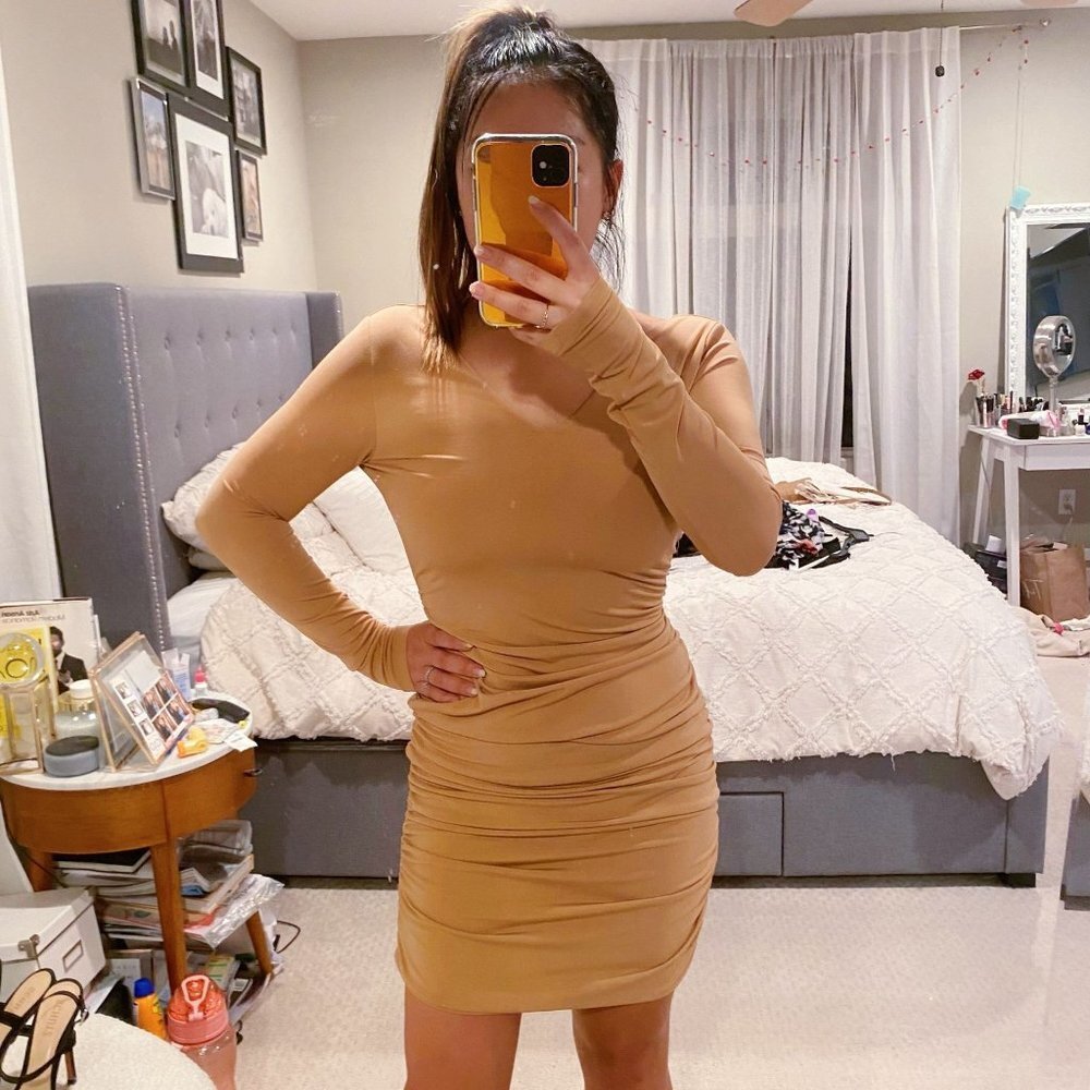 NEW Nasty Gal Ruched Back‎ Body Con Mini Dress Long Sleeve Beige V-Neck Small